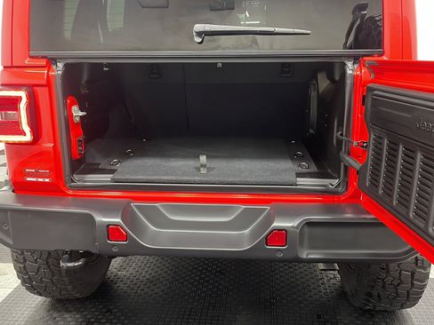 Used 2024 Jeep Wrangler Unlimited Sahara w/ Technology Group AWD/4WD image 18