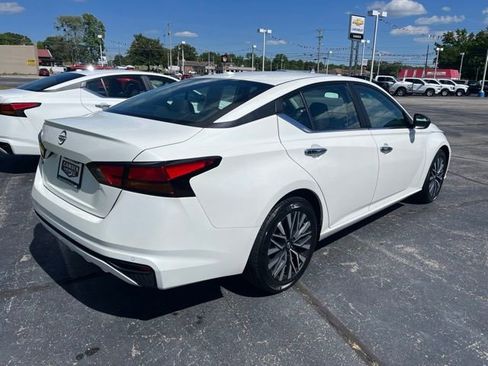 Used 2025 Nissan Altima 2.5 SV FWD image 7