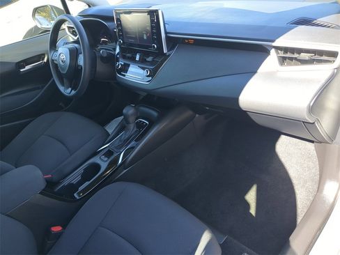 Used 2021 Toyota Corolla LE image 11
