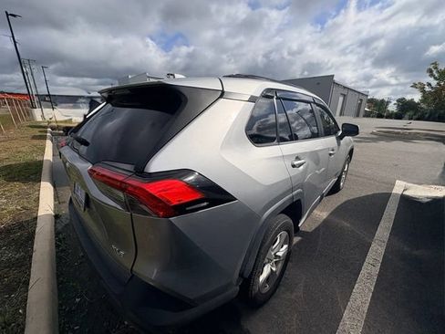Used 2021 Toyota RAV4 XLE w/ Convenience Package FWD image 7