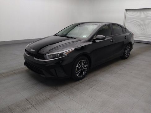 Used 2024 Kia Forte LXS w/ LXS Technology Package FWD image 2