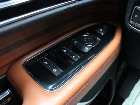 Used 2019 Lincoln Navigator L Reserve AWD/4WD image 7