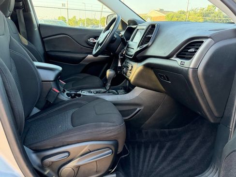 Used 2019 Jeep Cherokee Latitude w/ Popular Appearance Group FWD image 34