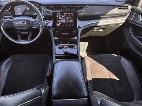 Used 2023 Jeep Grand Cherokee L Laredo image 8