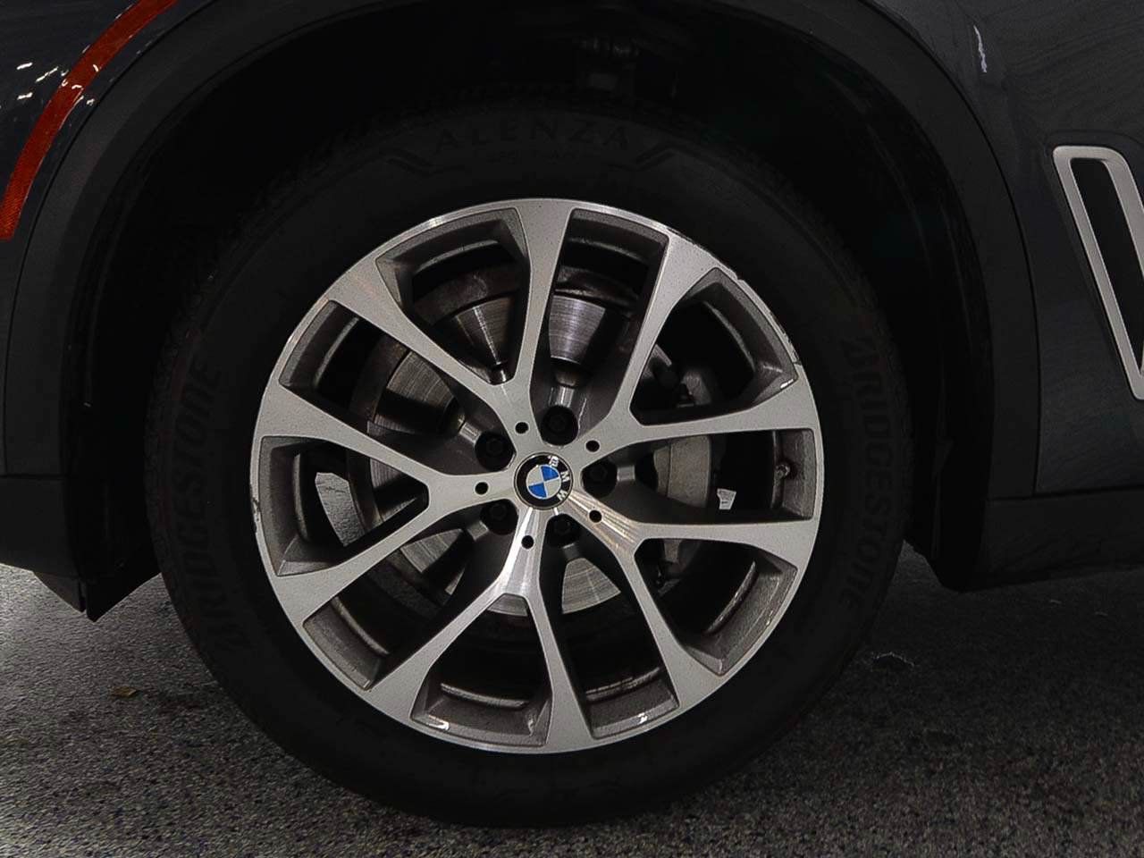 Used 2019 BMW X5 xDrive40i w/ Convenience Package AWD/4WD image 5
