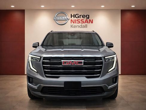 Used 2025 GMC Acadia Elevation FWD image 5