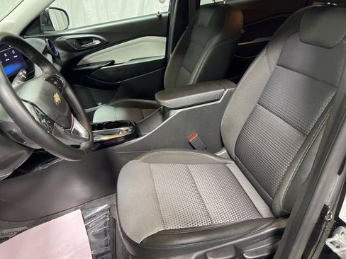 Used 2025 Chevrolet Trax LT w/ LT Convenience Package image 20