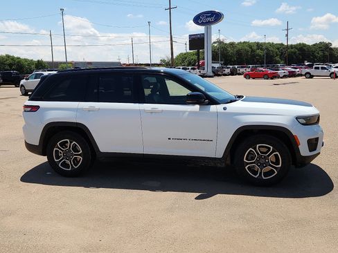 Used 2022 Jeep Grand Cherokee Trailhawk image 5