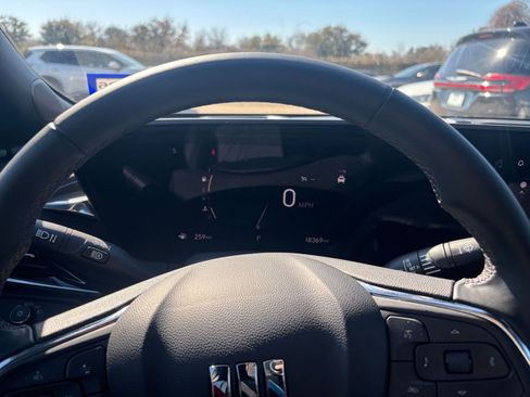 Used 2025 Buick Envista Sport Touring image 39