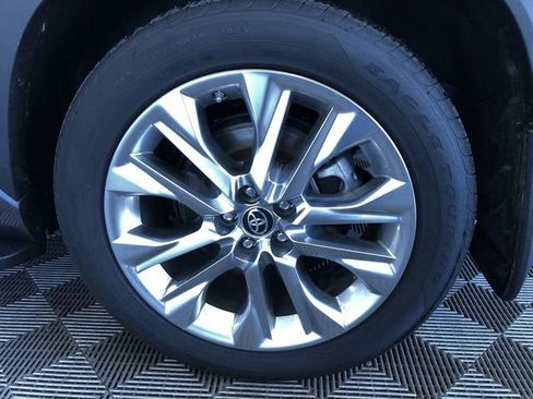 Used 2024 Toyota Highlander Limited image 19