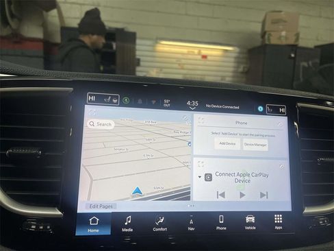 Used 2024 Chrysler Pacifica Select image 15