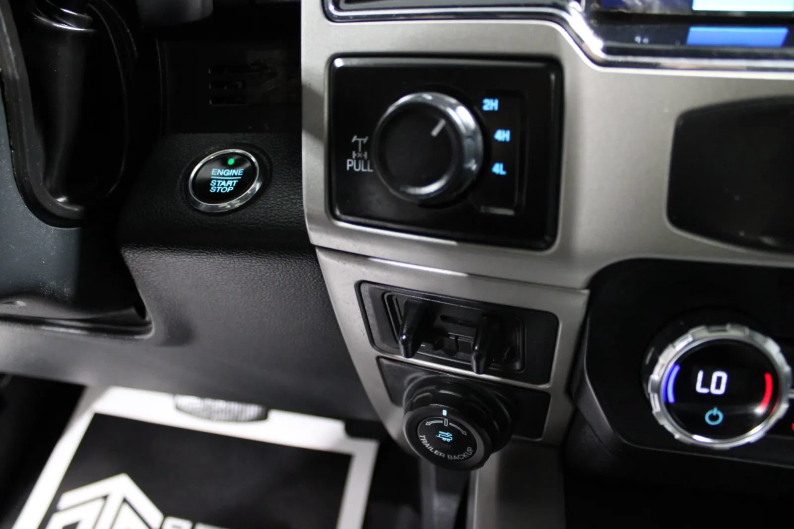 Used 2022 Ford F250 Lariat w/ Tremor Off-Road Package AWD/4WD image 27