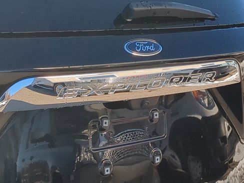 Used 2024 Ford Explorer Limited image 15