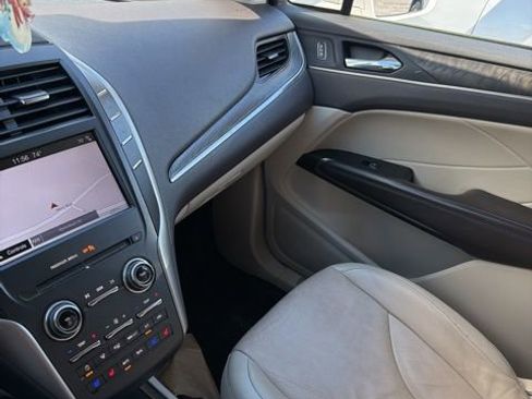 Used 2018 Lincoln MKC Reserve image 13