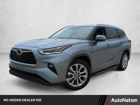 Used 2022 Toyota Highlander Limited FWD image 1