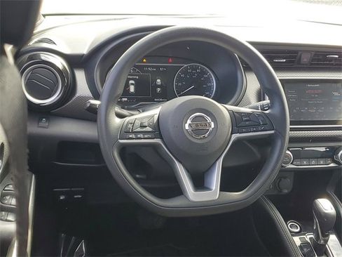 Used 2018 Nissan Kicks SV image 15