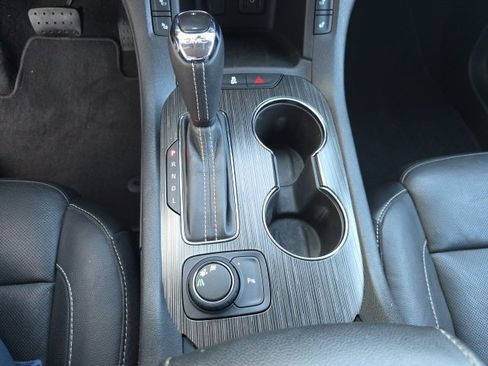 Used 2017 GMC Acadia SLT image 29