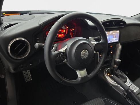 Used 2017 Toyota 86 RWD image 14