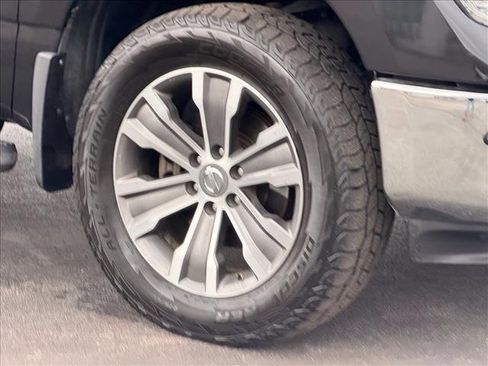 Used 2018 Nissan Titan SV w/ SV Convenience Package image 22