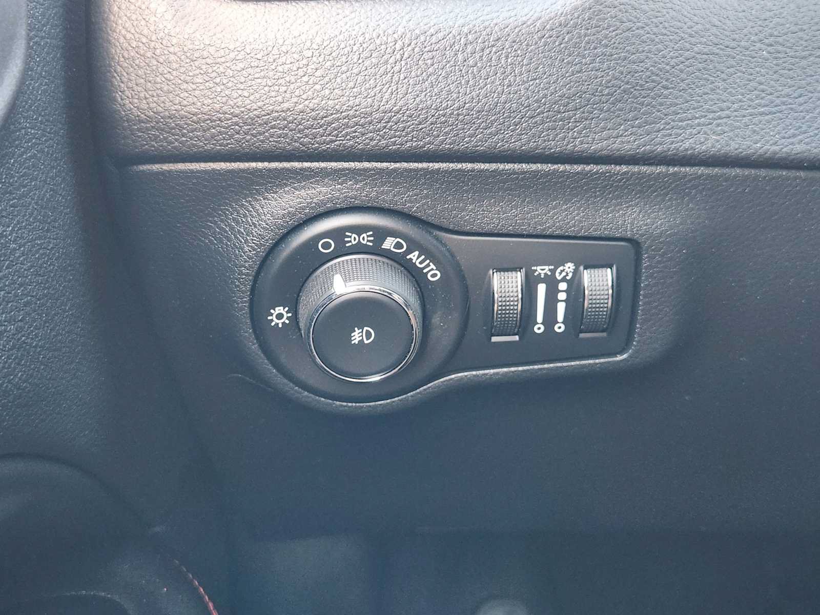 Used 2019 Jeep Compass Trailhawk w/ Cold Weather Group AWD/4WD image 20
