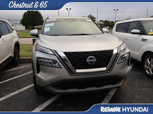 Used 2023 Nissan Rogue SV FWD image 5