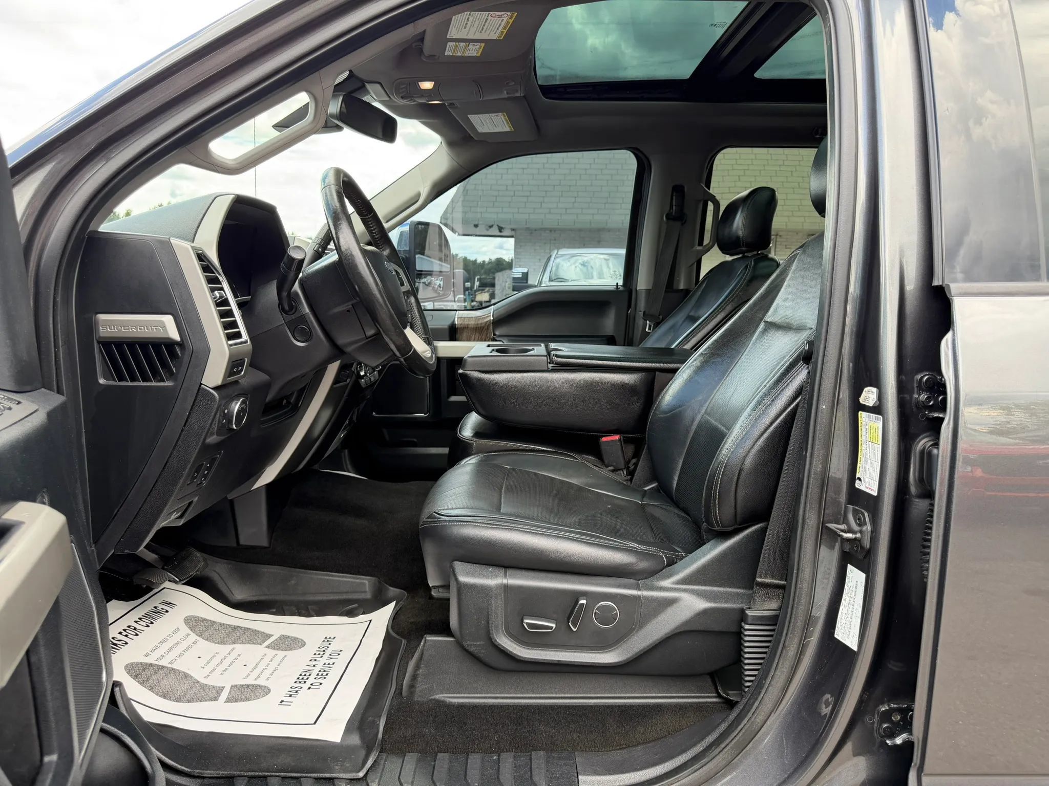 Used 2017 Ford F450 Lariat w/ Lariat Ultimate Package AWD/4WD image 16