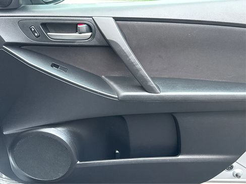 Used 2011 MAZDA MAZDA3 i Touring image 22