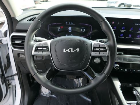 Used 2023 Kia Telluride LX image 17