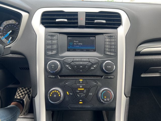 Used 2014 Ford Fusion SE FWD image 11