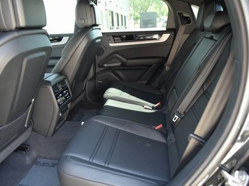 Certified 2025 Porsche Cayenne Coupe image 22