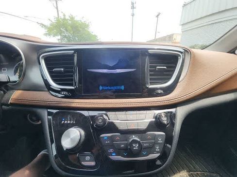 Certified 2019 Chrysler Pacifica Limited w/ Advanced Safetytec Group FWD image 28