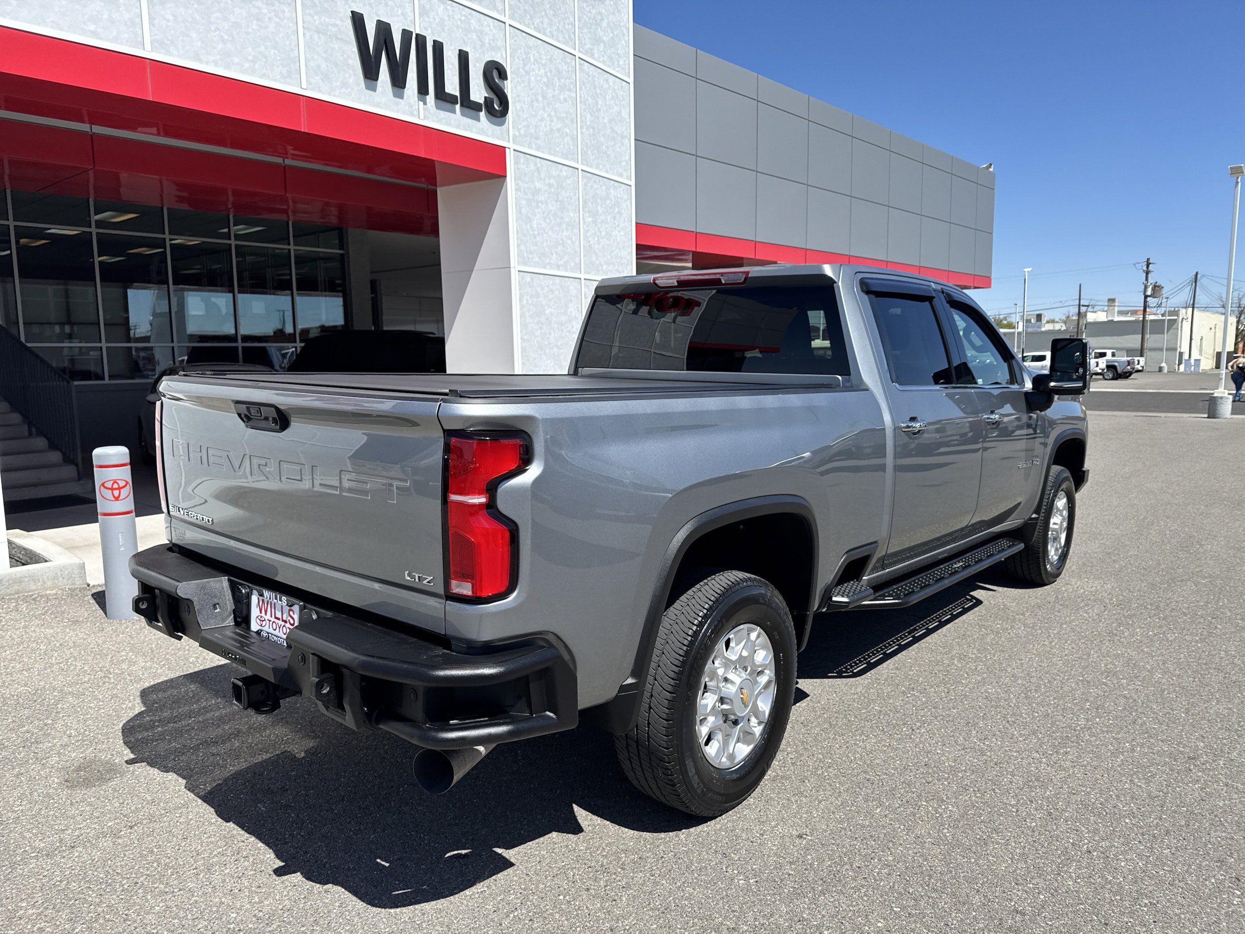 Used 2024 Chevrolet Silverado 2500 LTZ AWD/4WD image 4