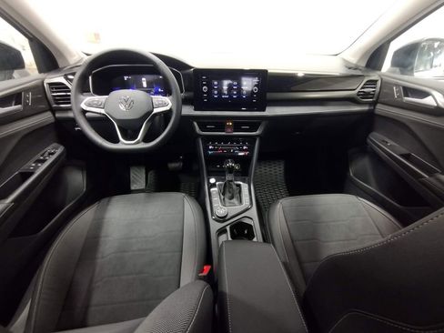 New 2025 Volkswagen Taos SE image 36
