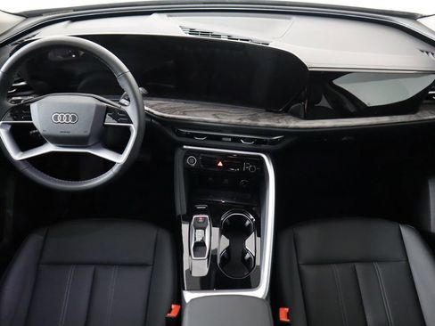 Used 2025 Audi Q5 Premium w/ Convenience Package image 13