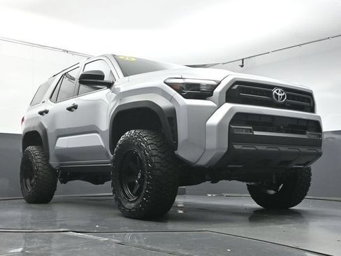 Used 2025 Toyota 4Runner SR5 AWD/4WD image 30