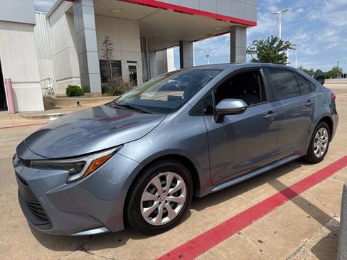 Used 2023 Toyota Corolla LE FWD image 3