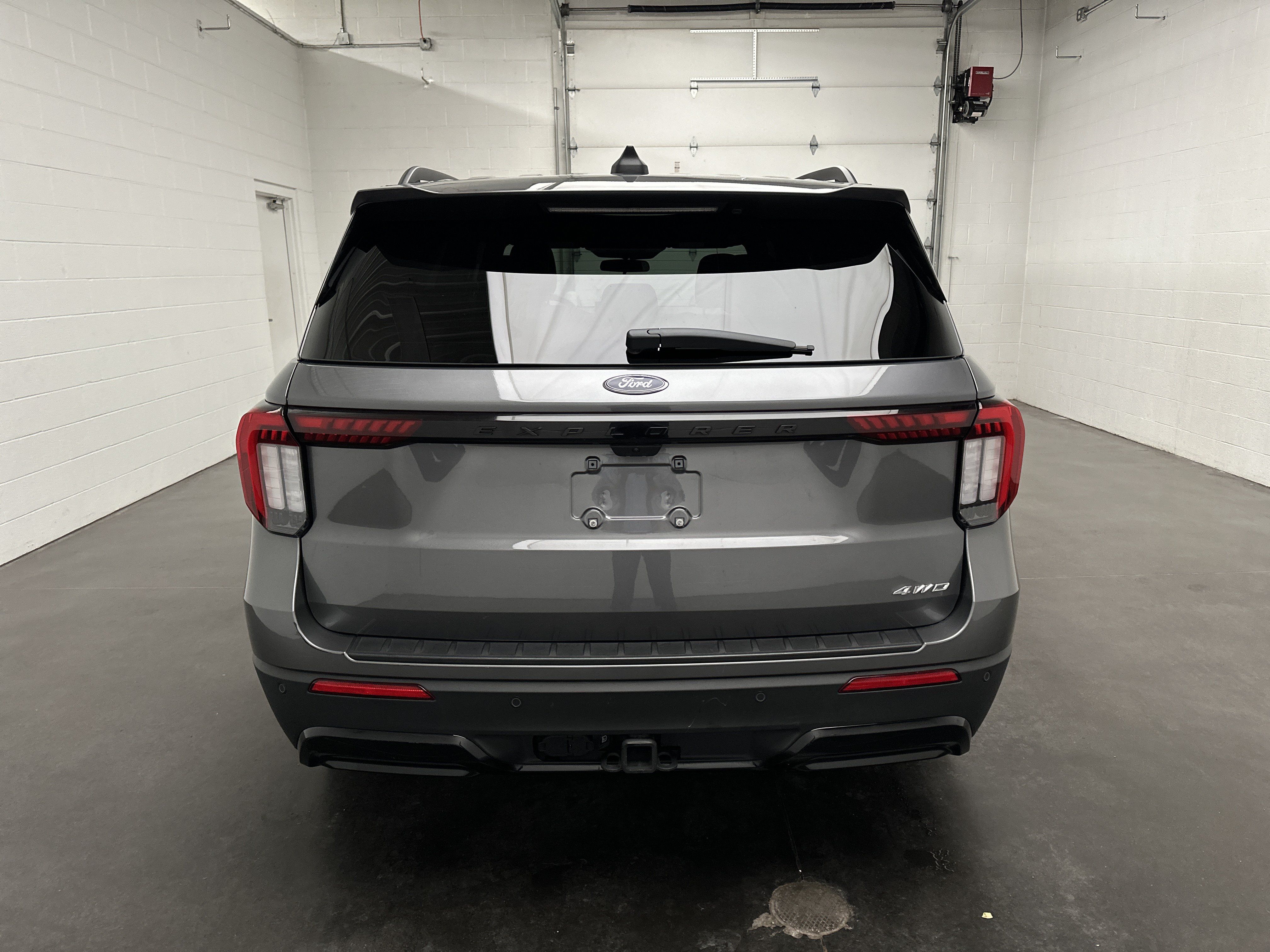 Used 2025 Ford Explorer ST-Line w/ ST-Line Street Pack AWD/4WD image 9