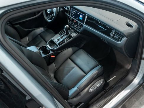 Certified 2026 Porsche Macan AWD/4WD image 28