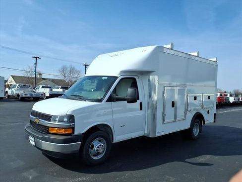 New 2026 Chevrolet Express 3500 w/ Power Convenience Package image 4