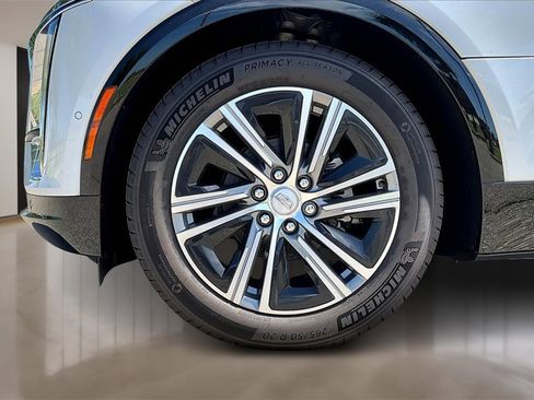 New 2025 Cadillac Lyriq Luxury image 12