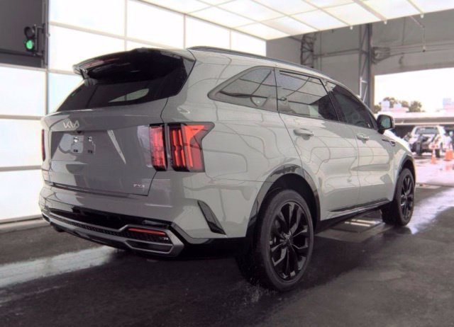 Certified 2023 Kia Sorento SX AWD/4WD image 4