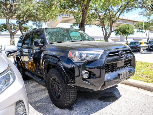 Used 2021 Toyota 4Runner SR5 Premium w/ Moonroof Package AWD/4WD image 5