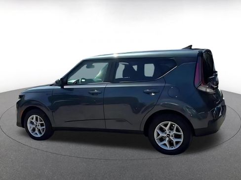 Used 2025 Kia Soul LX w/ LX Technology Package FWD image 10