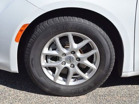 Used 2023 Chrysler Voyager LX image 13