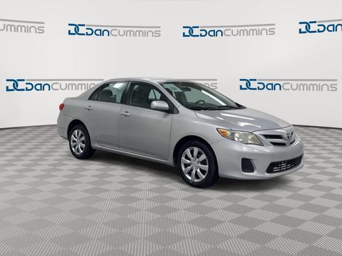 Used 2012 Toyota Corolla LE FWD image 2
