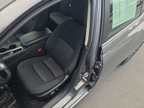 Used 2025 Nissan Altima 2.5 SV FWD image 12