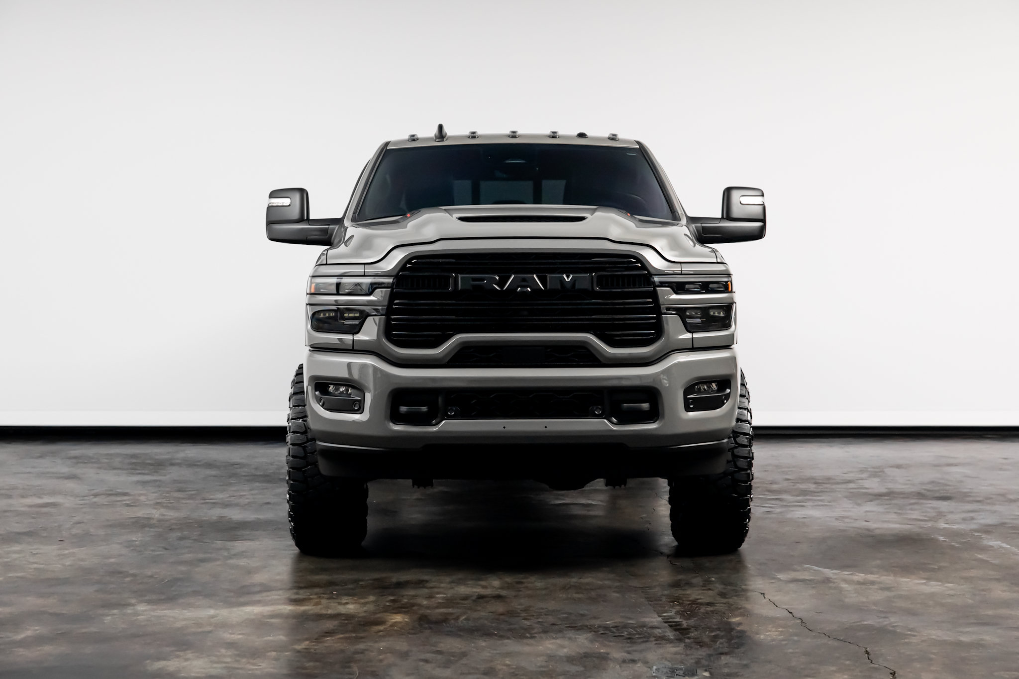 Used 2026 RAM 2500 Laramie AWD/4WD image 2