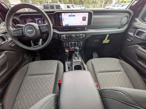 New 2025 Jeep Gladiator Mojave image 13
