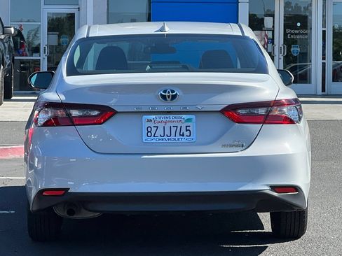Used 2022 Toyota Camry LE FWD image 6