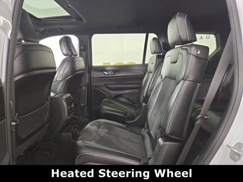 Used 2023 Jeep Grand Cherokee L Laredo image 12